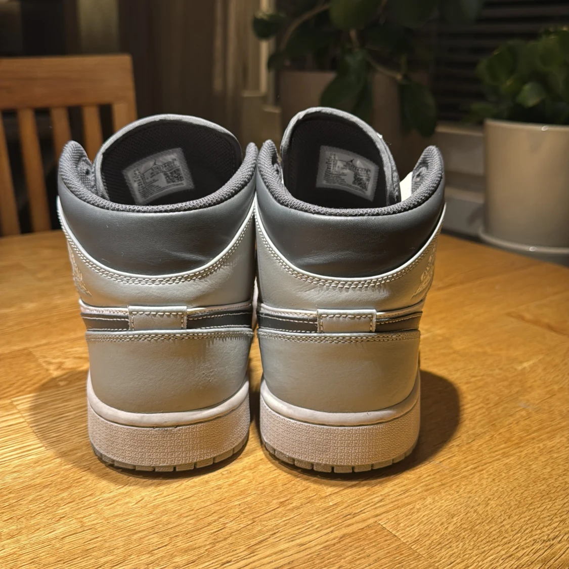 Nike Air Jordan 1 MID - 1