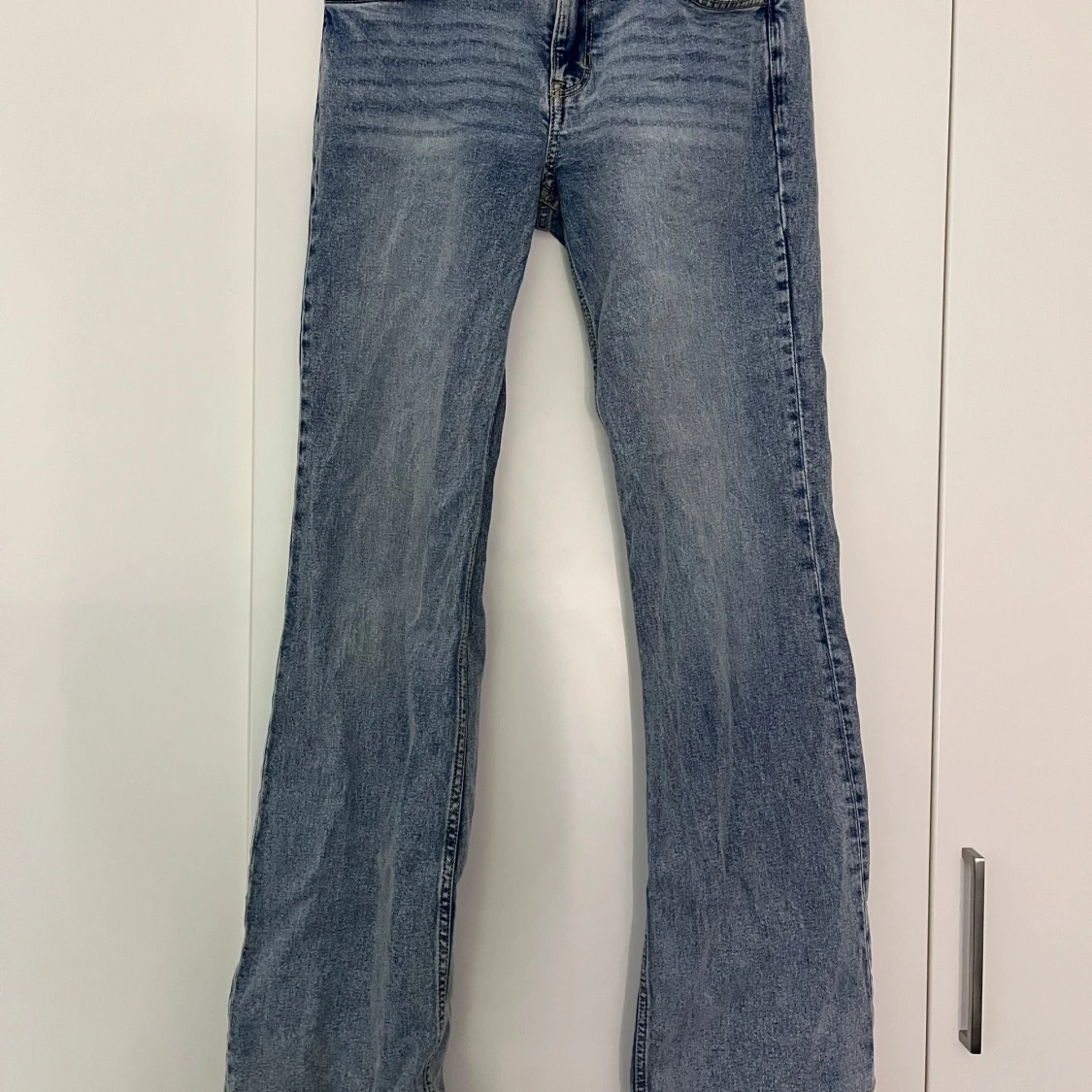 Blå bootcut jeans