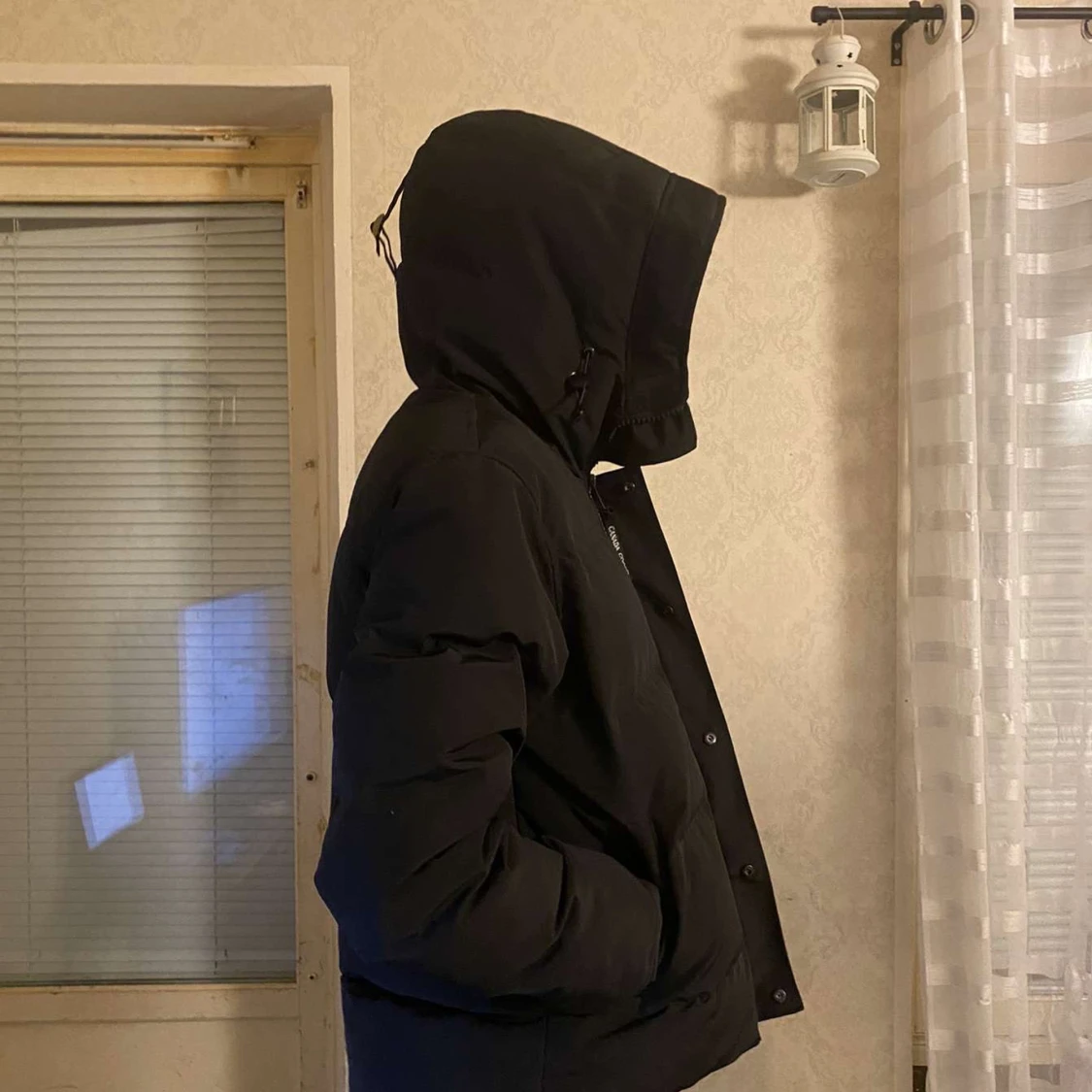 Svart pufferjacka med huva - 2