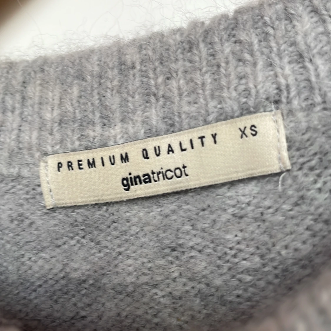 Grå stickad tröja från Gina Tricot - 1