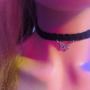 Made by prisförslag-stickad chocker svart diamant fjäril  - Made by prisförslag