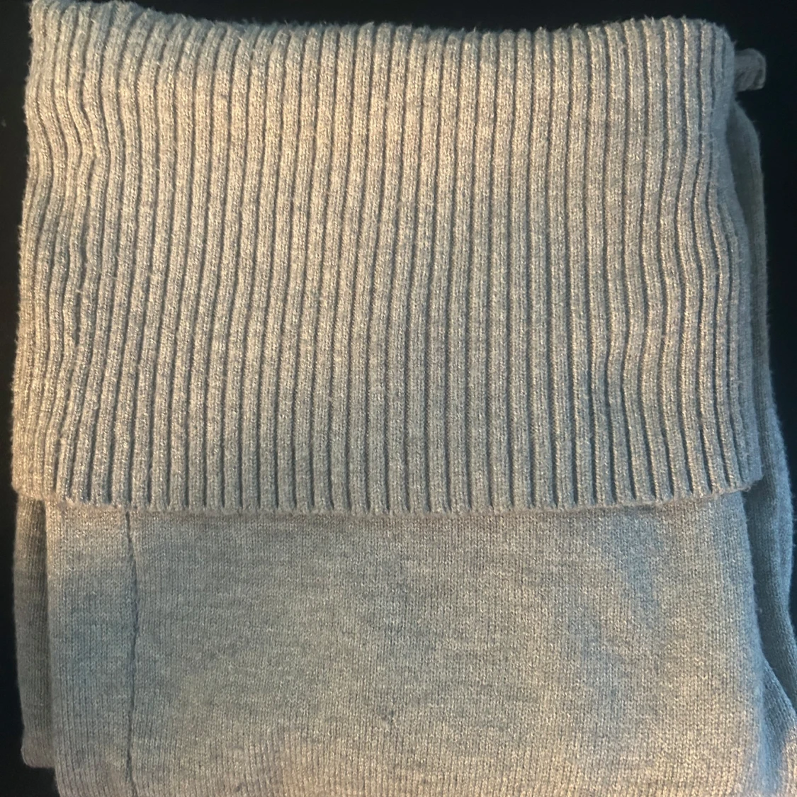 Grå stickade byxor  - 2