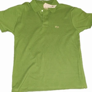 Lacoste piké - Säljer en snygg grön pikétröja från Lacoste. Aldrig använd asså helt ny. Pris kan  diskuteras 