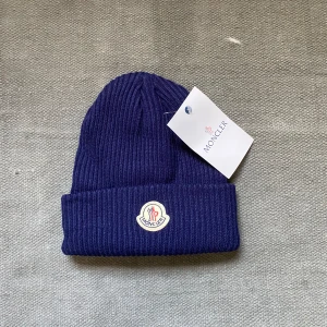 Moncler mössa - Moncler mössa helt ny och perfekt till vintern!