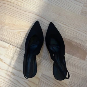 Svarta klackar  - Skit snygga svarta klackar!! 