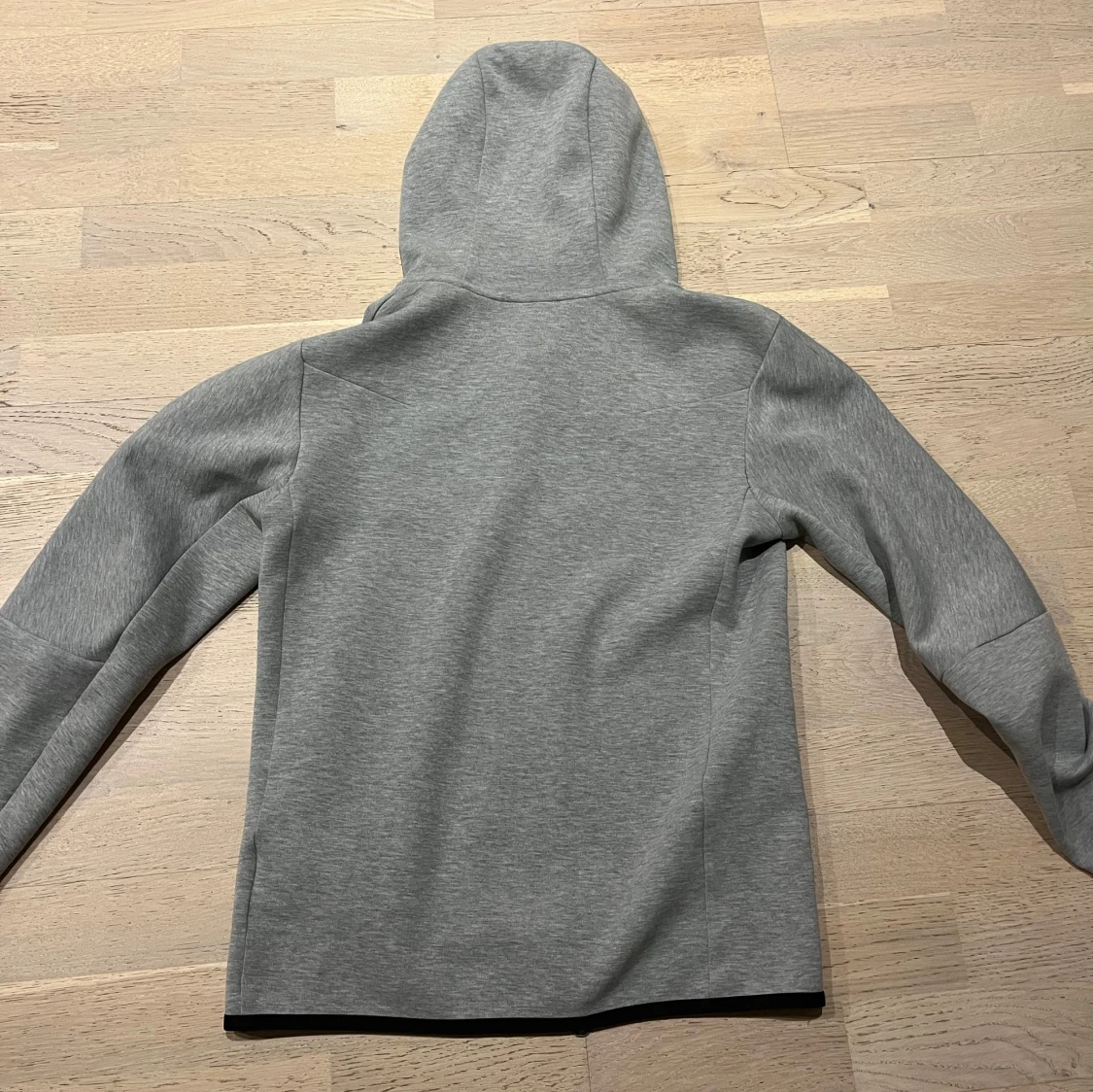 Grå Nike teech - 3