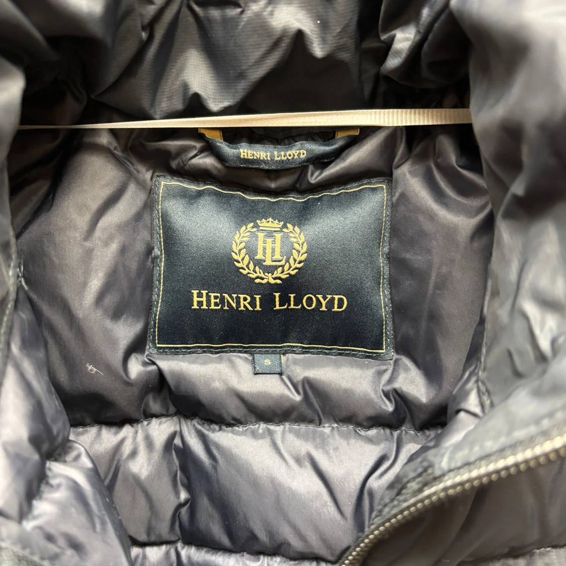 Mörkblå quiltad dunväst från Henri Lloyd - 1