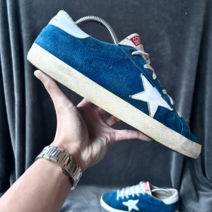 Golden goose superstar skor - Golden goose superstar skor i fint skick | orginalstorlek: 44 | ingår: endast skorna | fraktar spårbart eller möts upp i Täby📍