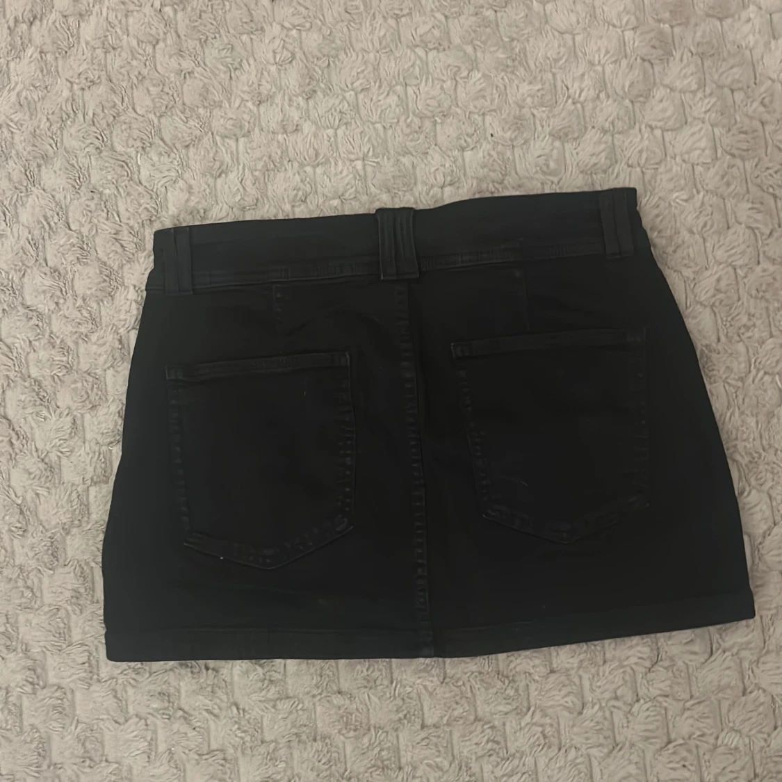 Svart kortkjol från Bershka - 1