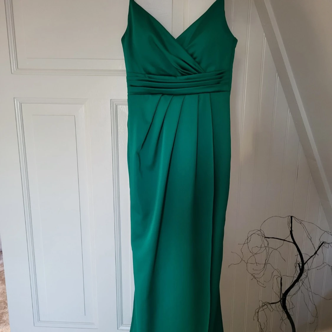 Grön balklänning med v-ringning