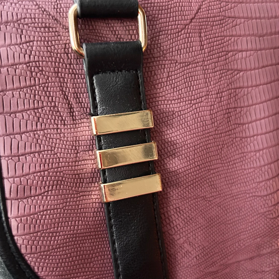 Stor axelremsväska från Deichmann! - 2