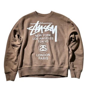 Stussy Crewneck  - Basically i nytt skick, använd 2-3 gånger 🙏🏻 