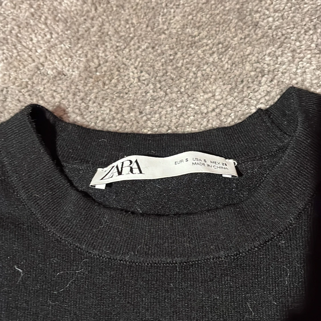 Svart kortärmad tröja från Zara - 1