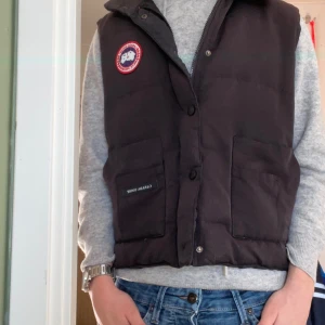 Canada goose väst - Canada goose väst.                                           Skick: 7/10                  