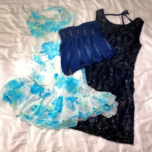 Vintage bundle - ⚠️ vita klänningen är såld⚠️Bundle med 3 stycken klänningar. Passar S-M. Färger kan skilja sig från verkligheten så om ni vill ha bättre bilder på färgerna så skriv gärna till mig. Några skavanker kan finnas så om ni vill ha bild på det kan ni även få det privat💕⚠️skriv till mig innan så att det inte är något som redan är sålt⚠️