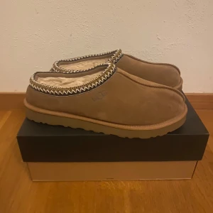 Uggs low herr - Storlek 45, skick 9,5/10, tar bud och byten bara att skicka om ni har frågor 