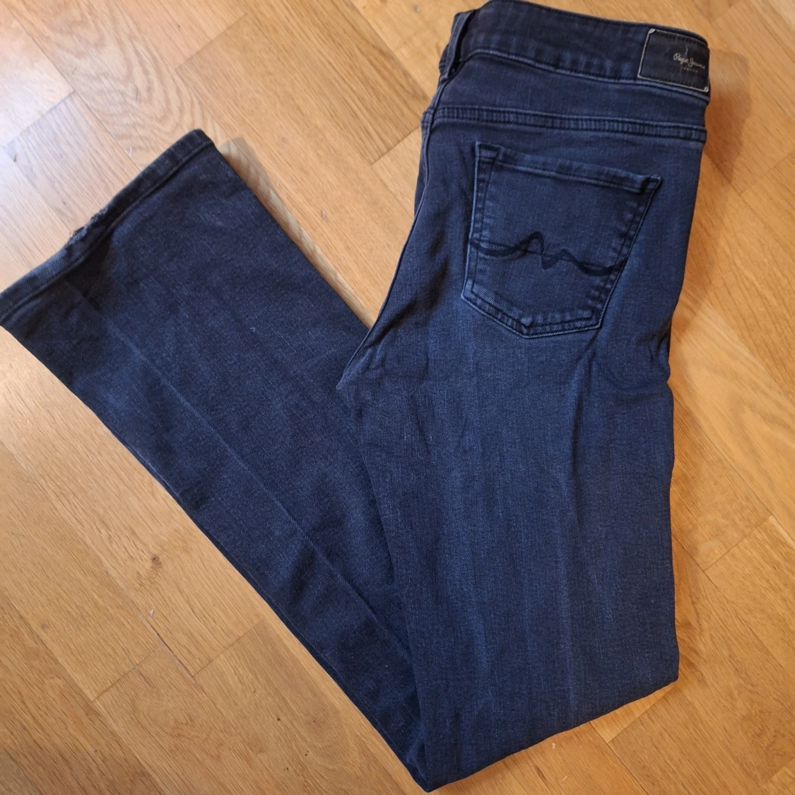 Svarta bootcut jeans