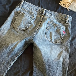 Diesel jeans - Snygga diesel jeans, lite vidare längst ner!!