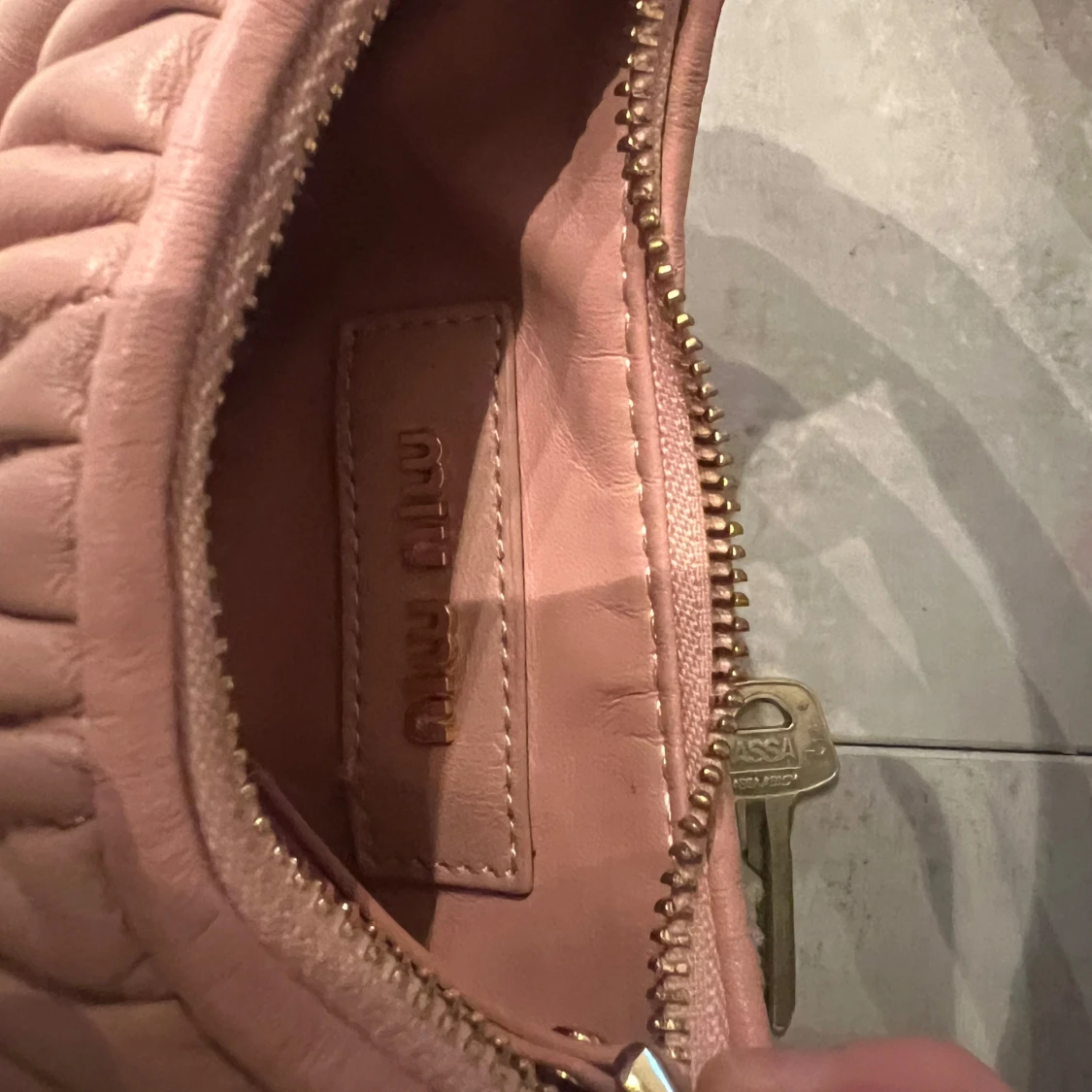 Rosa axelväska från Miu Miu - 2