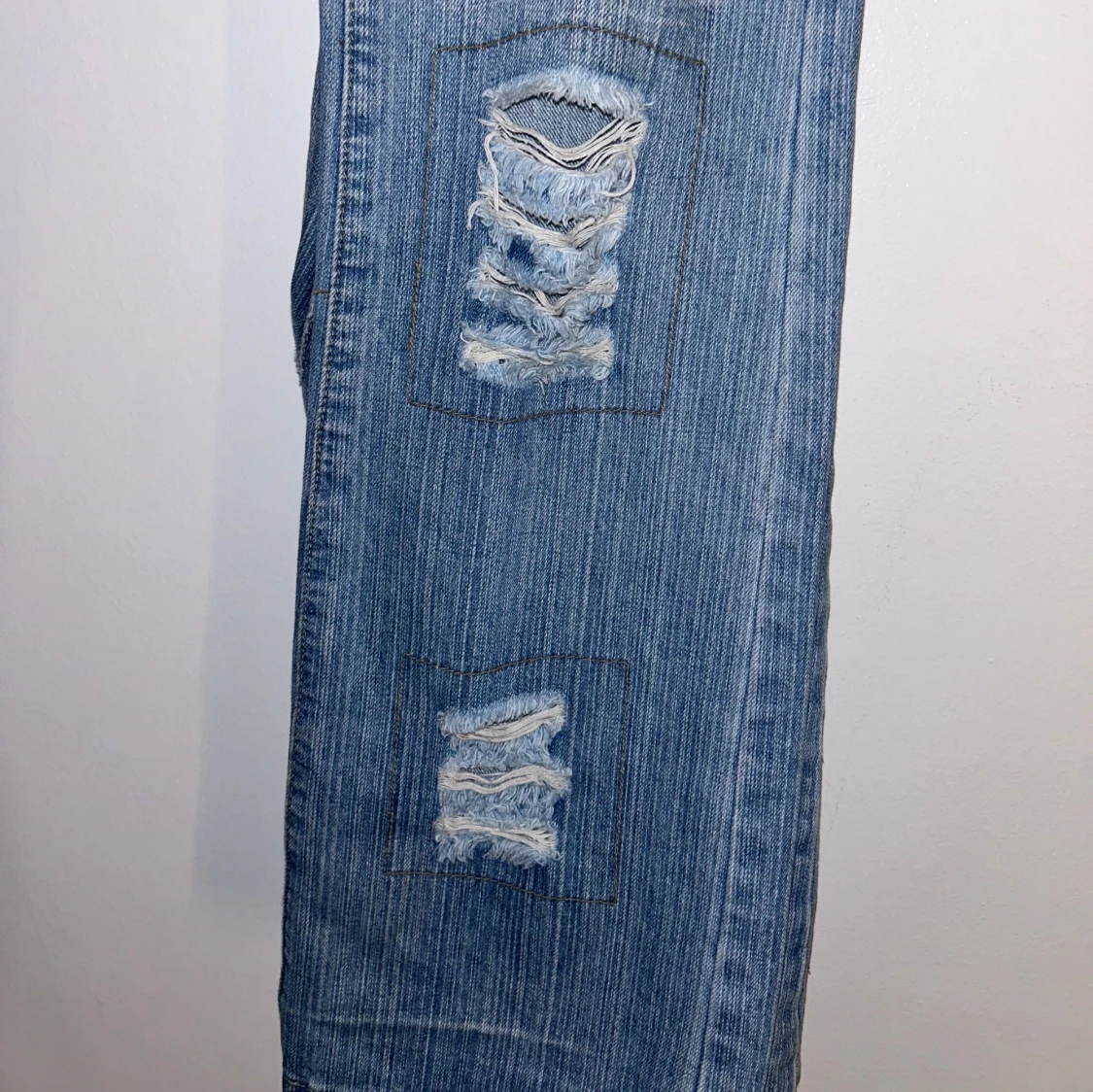 Blå slitna jeans - 2