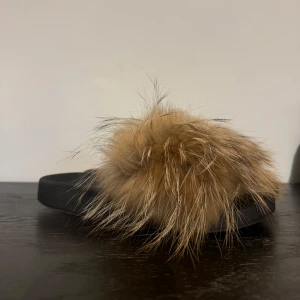 Pälstofflor - Aldrig använda, små i storleken så dem är ungefär storlek 40