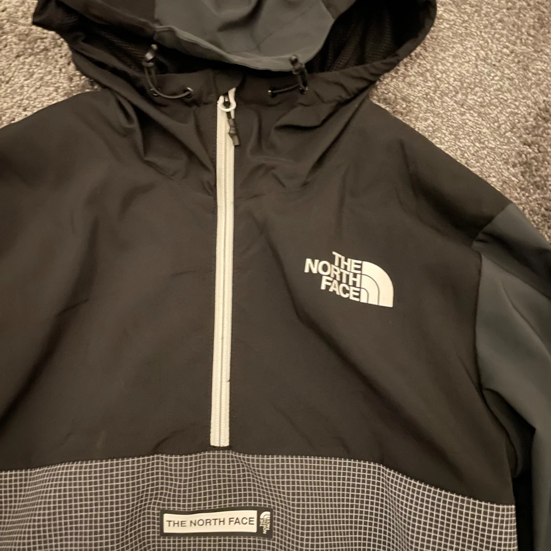 Svart och grå jacka från The North Face - 1