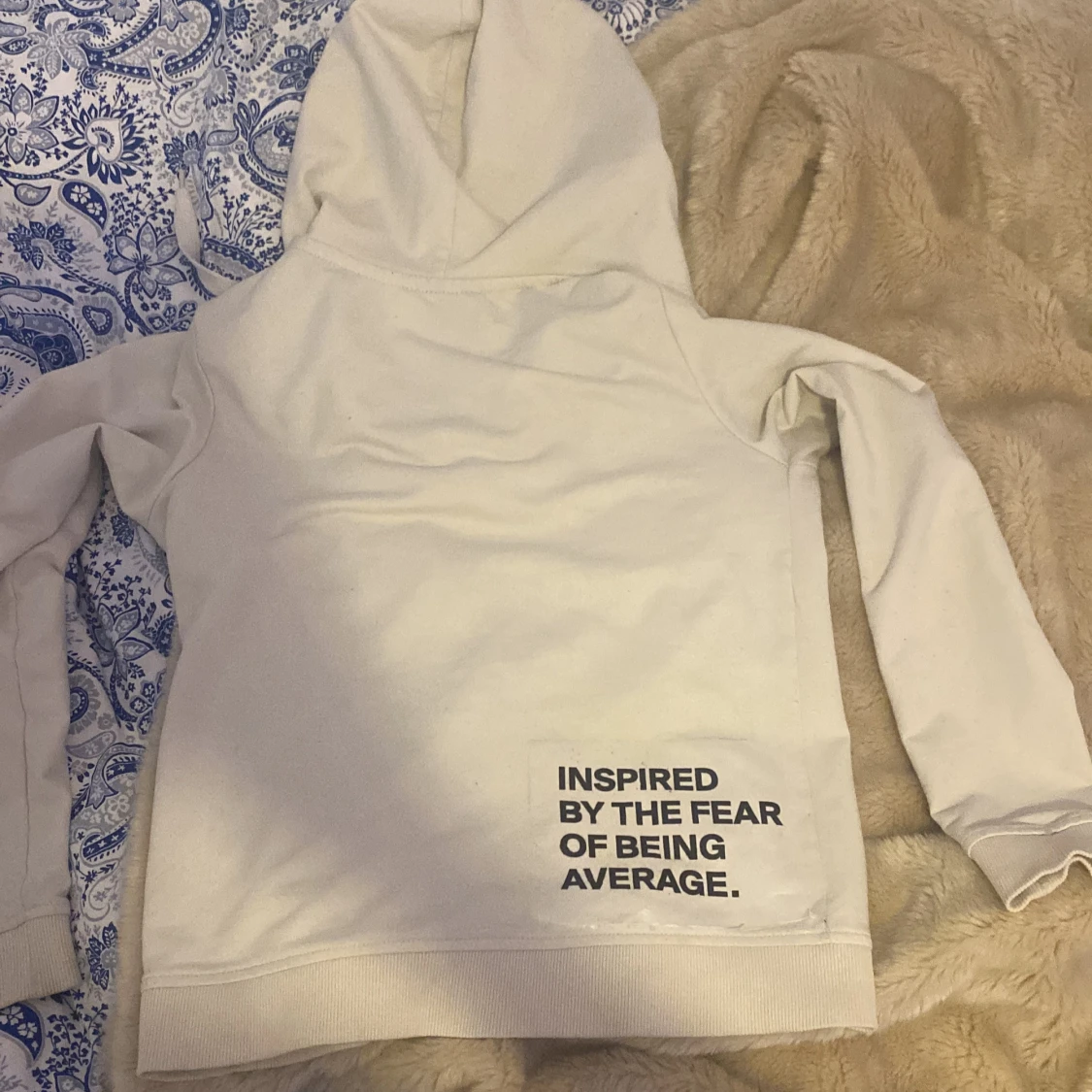 Vit hoodie med tryck