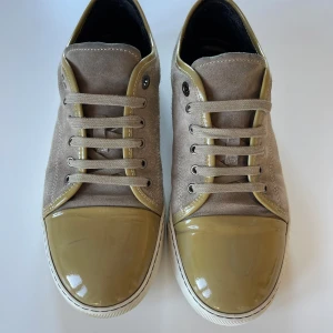 Feta gråna och olivgröna lanwins - Snygga gråa och olivgröna Lanvins .   42/Uk8. Skriv för mer detaljer eller bilder