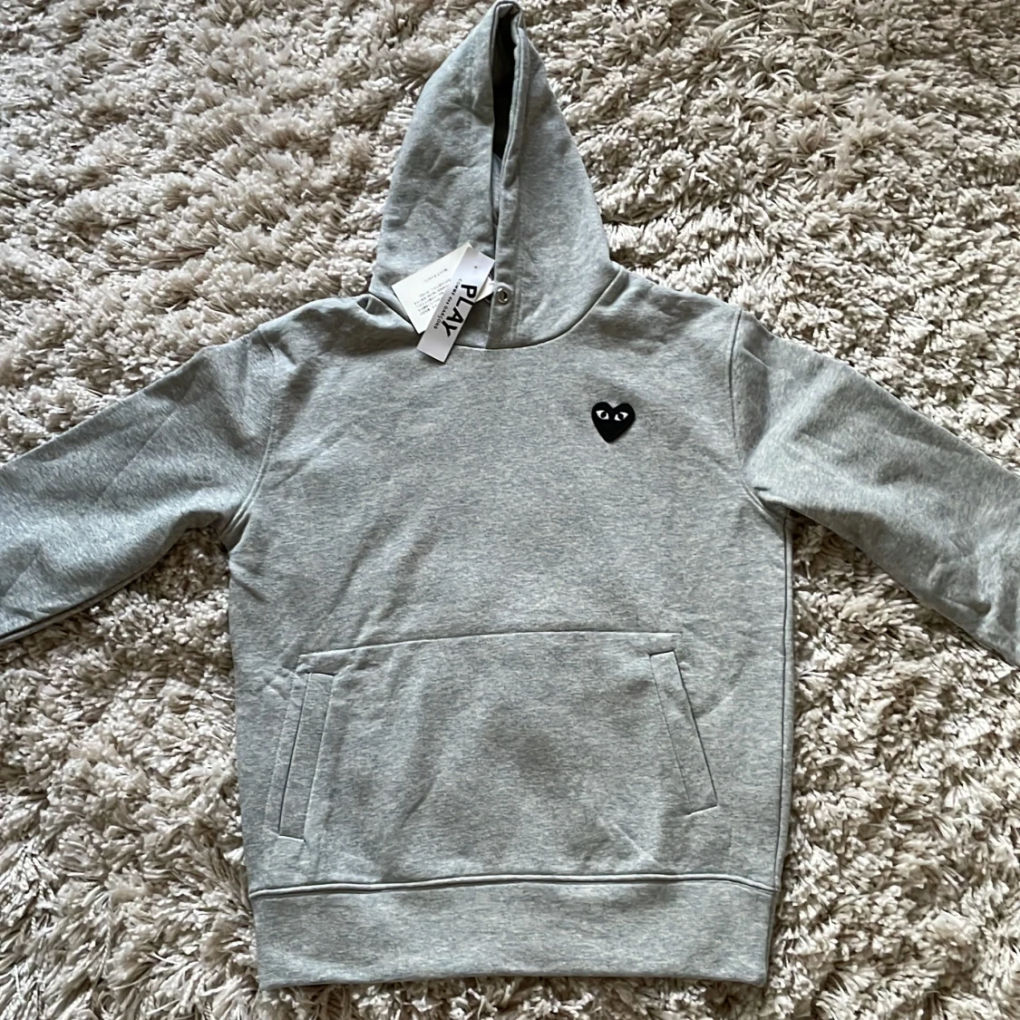 Grå hoodie från Comme des Garçons