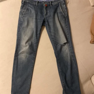 Jacob Cohën Jeans - Tjena! Nu säljer jag mina dunder feta Cohëns då dom är lite korta för mig!. Storleken är i 32 men passar ungefär Eu 30!. Priset är till en viss del diskurterbart. Skicka PM för fler frågor!.