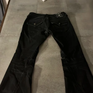 Svarta jeans från True Religion - Svarta jeans från True Religion