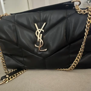 YSL VÄSKA - Nyskick ysl väska