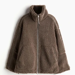 Brun Teddy jacka  - Slutsåld Teddy jacka från hm  Är dock inte denna modellen!