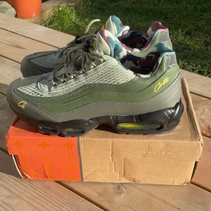 Corteiz 95 - TJENARE!! Säljer min Corteiz 95 som är på riktigt oanvända🤩🤩 dom är fett sexiga och kommer passa dig oavsett vilken stil du har🥰 pris kan sänkas vid SNABBB affär 😘