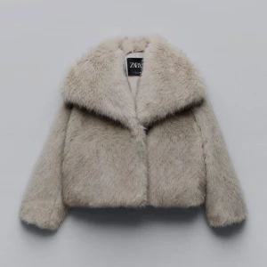 Zara jacka - INTRESSEKOLL! På mig älskade Zara jacka, då kommer inte till användning, är i väldigt fint skick🤎 