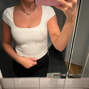 T-shirt  - Vit T-shirt från shein 