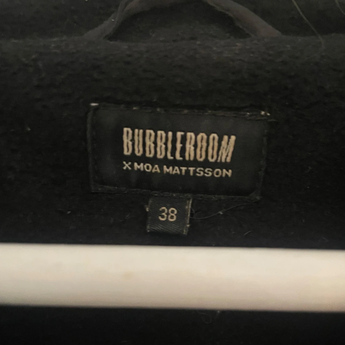 Svart kappa från Bubbleroom x Moa Mattsson - 90