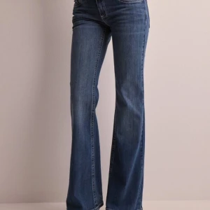 Nelly jeans! - Säljer mina Nelly jeans då dom inte kommer till användning har använts ändats 1 gång och är i nyskick💕nypris 699kr