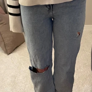 Blå Straight jeans - Blå straight jeans från hm i storlek 146