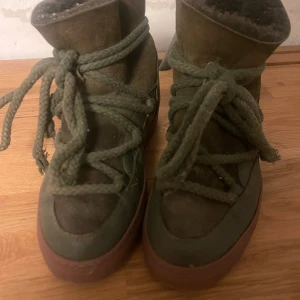 Gröna inuikii skor - Skorna är använda men ändå i bra skick!💝