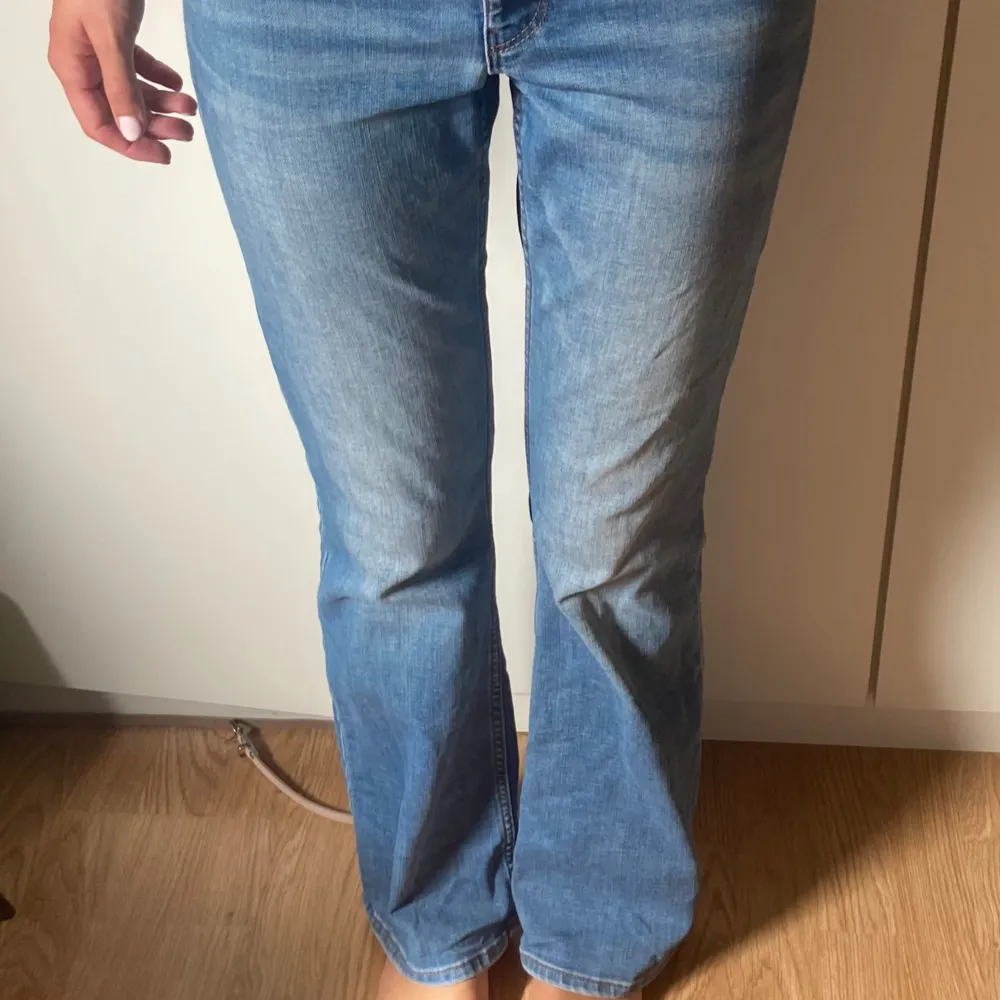 Toppen skick, passar mig som är ca 167cm . Jeans & Byxor.