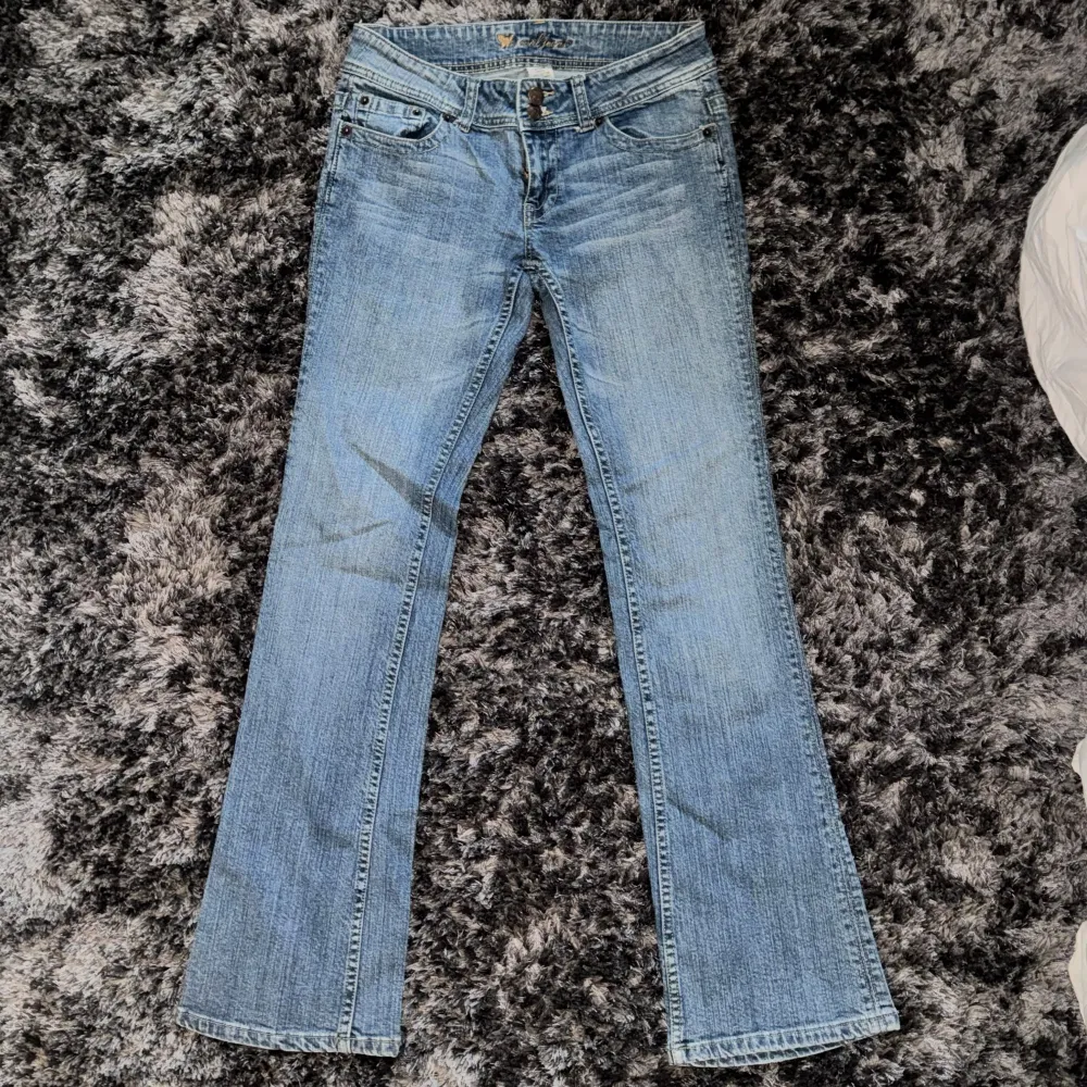 Superfina american eagle jeans. Midjemått: 80 cm Innerben: 76 cm. Jeans & Byxor.