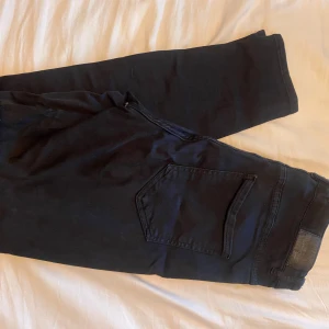 Jeans Molly - Molly jeans från Gina tricot, storlek L. Finns 2st om man är intresserad av fler.