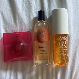 Paket med parfymer - Säljer dessa parfymer. På bilderna kan ni se hur mycket det är kvar av varje. Köp alla för 100kr. Man kan också köpa enskilt och då kan vi diskutera ett pris💘