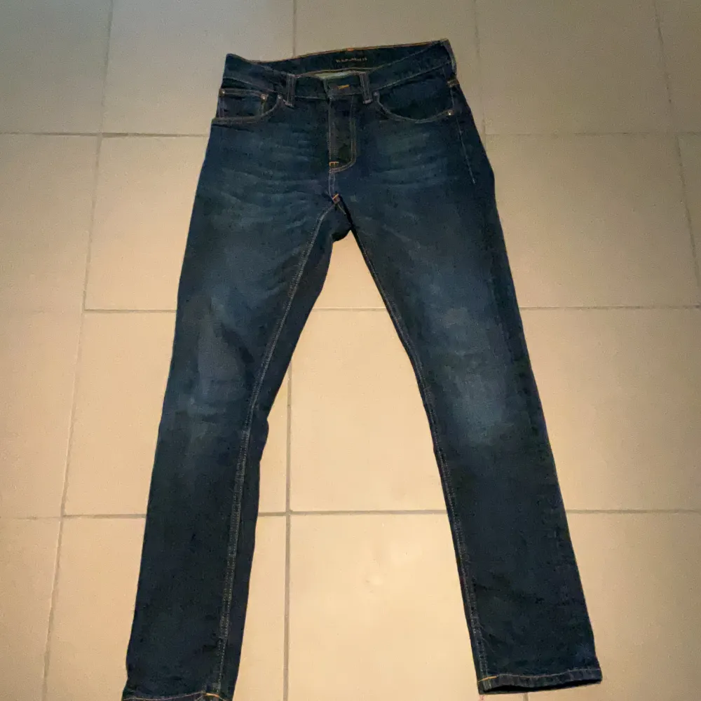 Säljer just nu dessa tvär feta Nudie Jeansen i storlek L 30 W 29, modell Grim Tim. Nypris är runt 1499 kr. Säljer dem för 599 kr❗️. Jeans & Byxor.