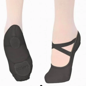 Teknikskor Ballerina  - Teknikskor från Capezio, delad sula för bättre rörelse & grepp.  Nypris ca 300kr