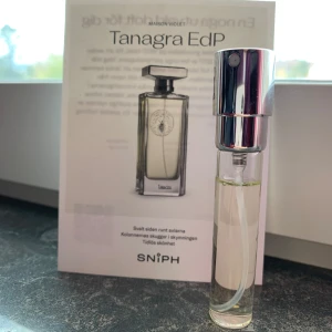 Maison Violet Tanagra EdP - Parfym Tanagra från Maison Violet. Strax under 8 ml. Doftnoter: Päron, iris och vetiver.