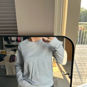 Sweatshirt Lager157 - Grå sweatshirt från Lager157. Fint skick. Hör av er för frågor!!!