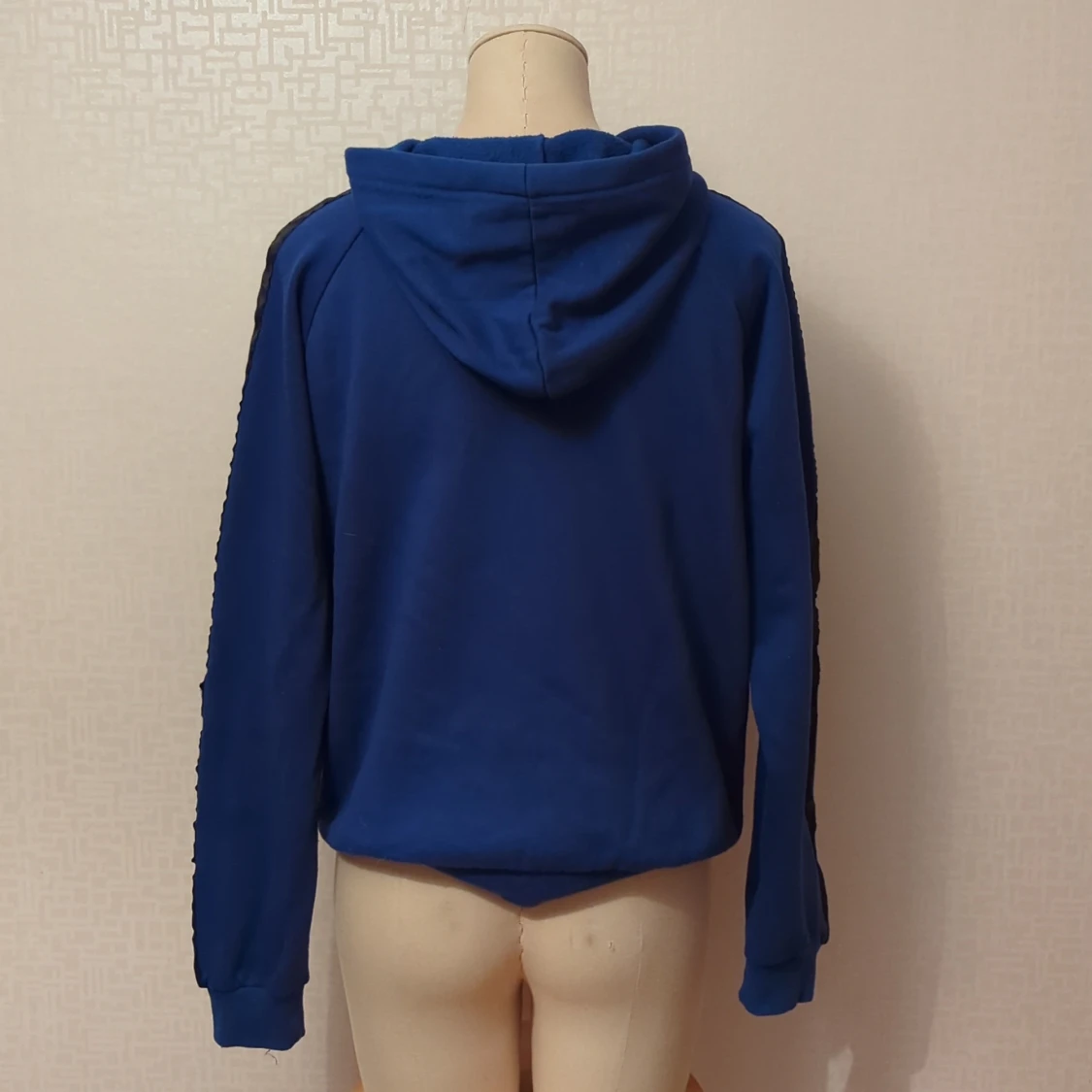 Blå hoodie från Whales Spirit - 90