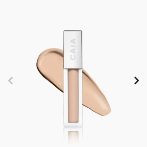 CAIA front row concealer, oanvänd😍 - Jag säljer nu min CAIA concealer i färgen 1N på grund av att färgen var för ljus för mig. Enbart testat på handen, därav en full produkt. Kan skicka video/bilder på produkten på så önskas. Butikspris 195, jag tar 95 för en ny💕